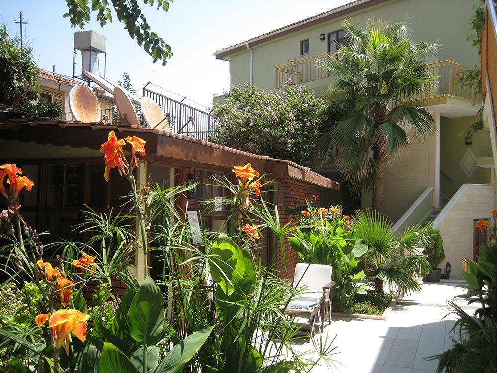 Yali Hotel Side Exterior foto
